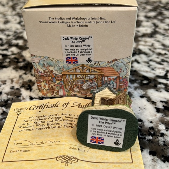 David Winter Cottages Cameos The Privy - Picture 6 of 6